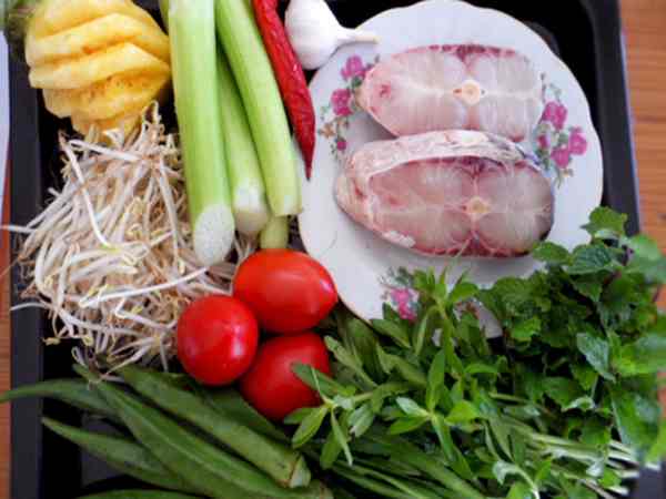 Chuẩn bị nguyên liệu  món canh cá nấu dưa chua cho 2 người ăn :