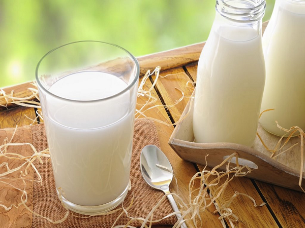 Cách làm trắng da tự nhiên với sữa tươi không đường Cách làm trắng da tự nhiên với sữa tươi không đường