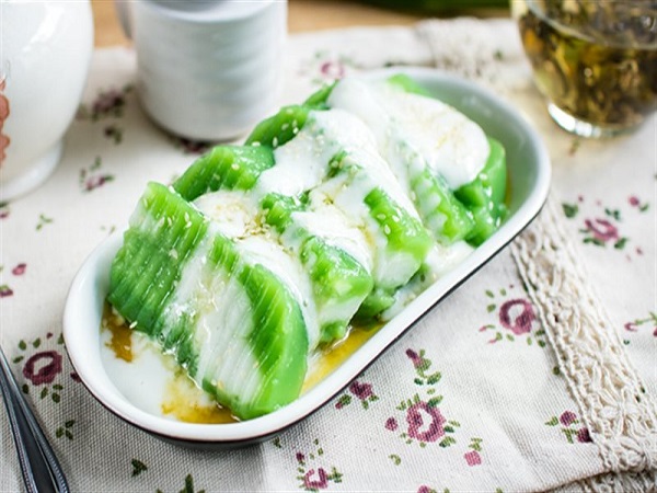 Cách làm món bánh đúc lá dứa béo ngậy