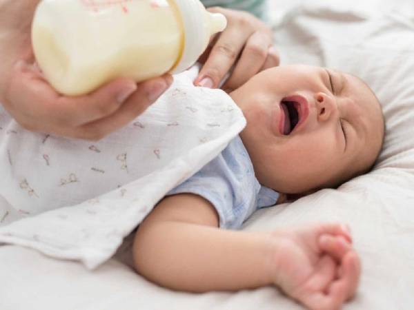 Trẻ sơ sinh hay nôn trớ cần xử lý thế nào cho hiệu quả