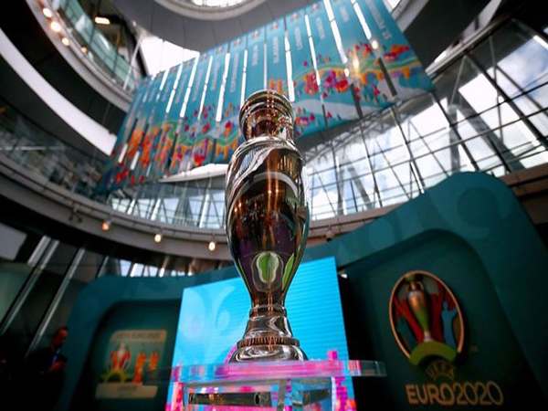 Euro mấy năm 1 lần