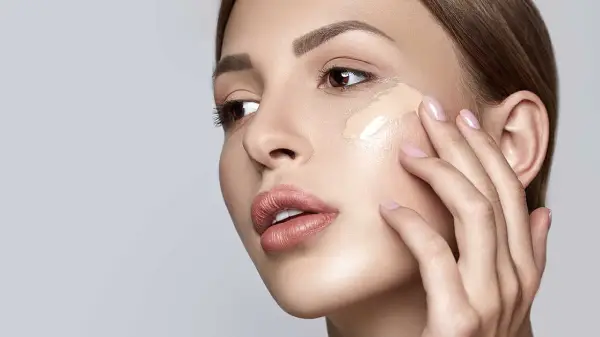 Những lưu ý giúp bạn có một lớp nền hoàn hảo Cách chọn kem nền phù hợp với màu da chuẩn xác