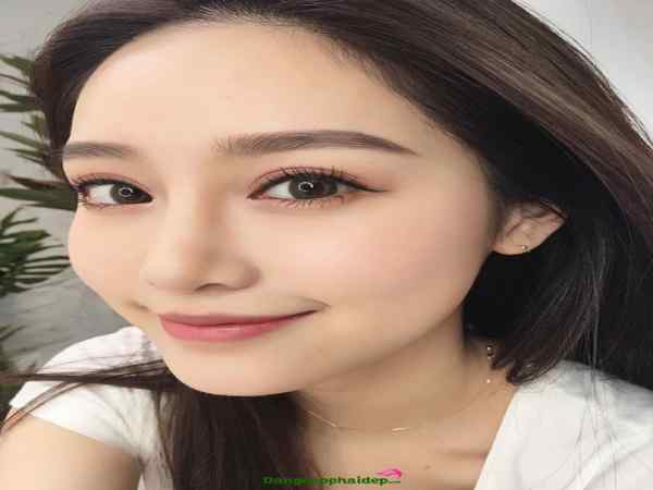 Hướng dẫn cách tỉa lông mày ngang xịn như gái Hàn