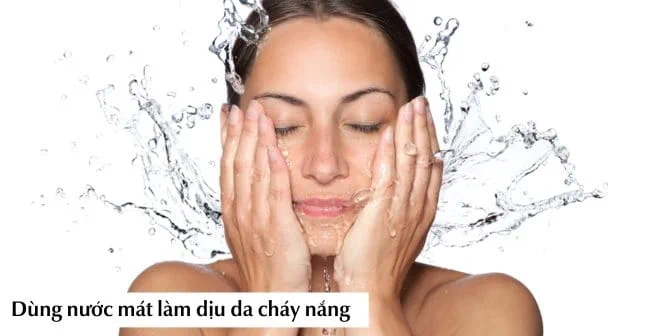 Ngâm da bị cháy nắng trong nước lạnh càng sớm càng tốt