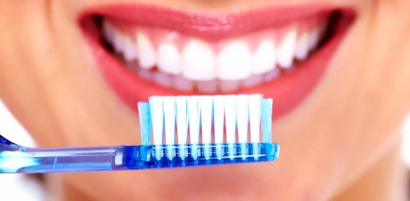 Vệ sinh răng miệng sau khi phun môi đúng cách Vệ sinh răng miệng sau khi phun môi đúng cách