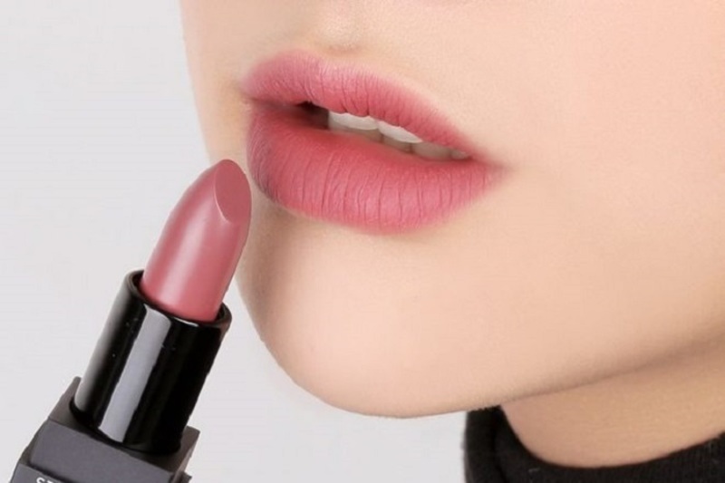Son môi và xịt khoáng Các bước trang điểm cho da dầu rất hiệu quả