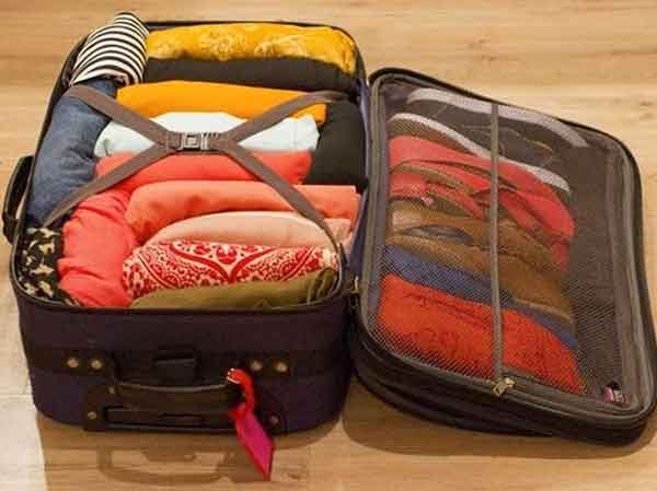 Cách xếp đồ vào vali tiết kiệm diện tích - Lấp kín mọi khoảng trống