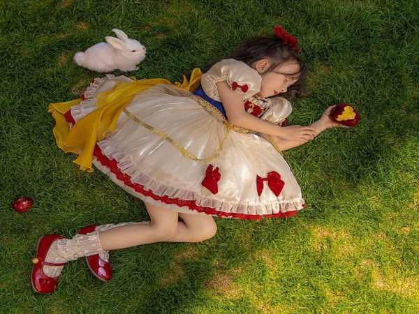 Cách phối đồ cho bé gái thành công chúa nhỏ Disney