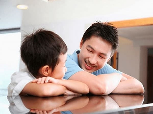 Khi trẻ đánh bạn thì cha mẹ nên lắng nghe – hiểu lý do phía sau hành vi