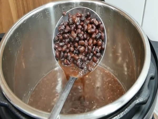 Dùng nồi áp suất hoặc nồi cơm điện