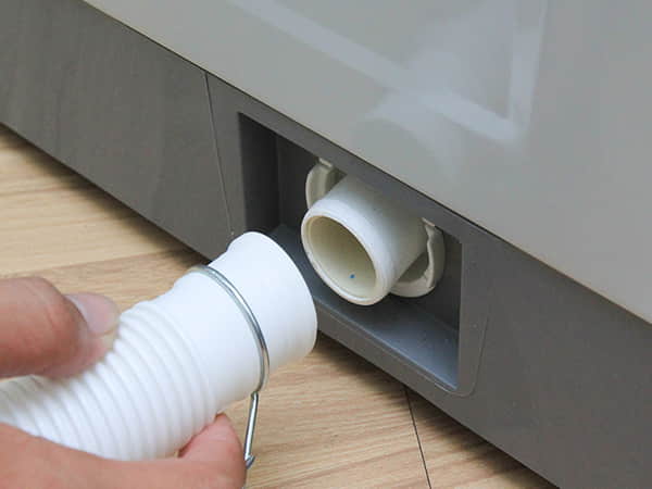 Kiểm tra ống xả nước